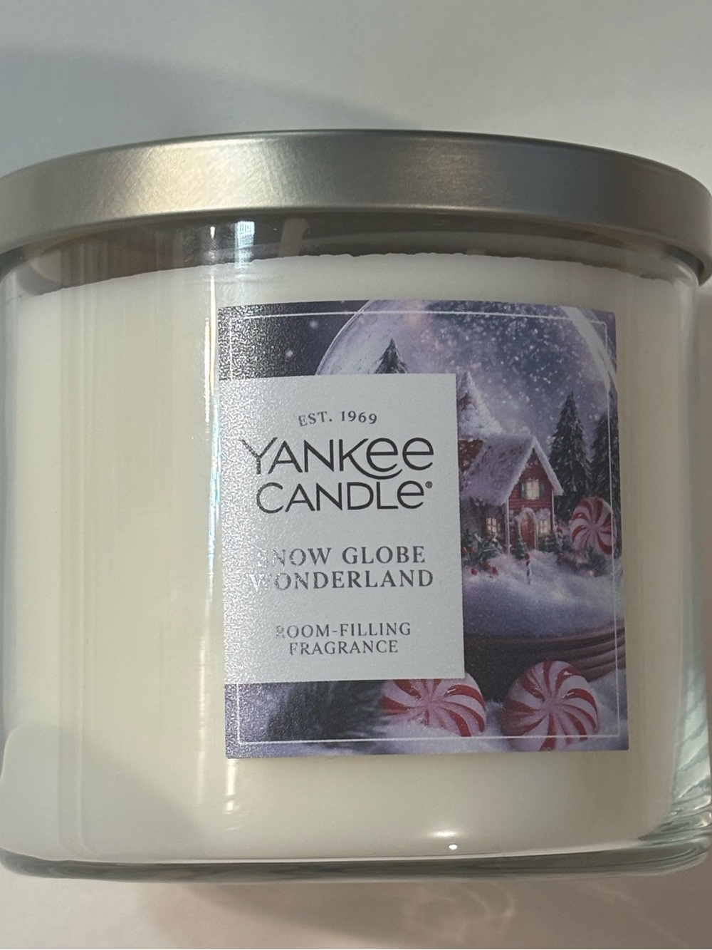 Yankee Candle White Snow Globe Wonderland Jar Candle with Silver Lid